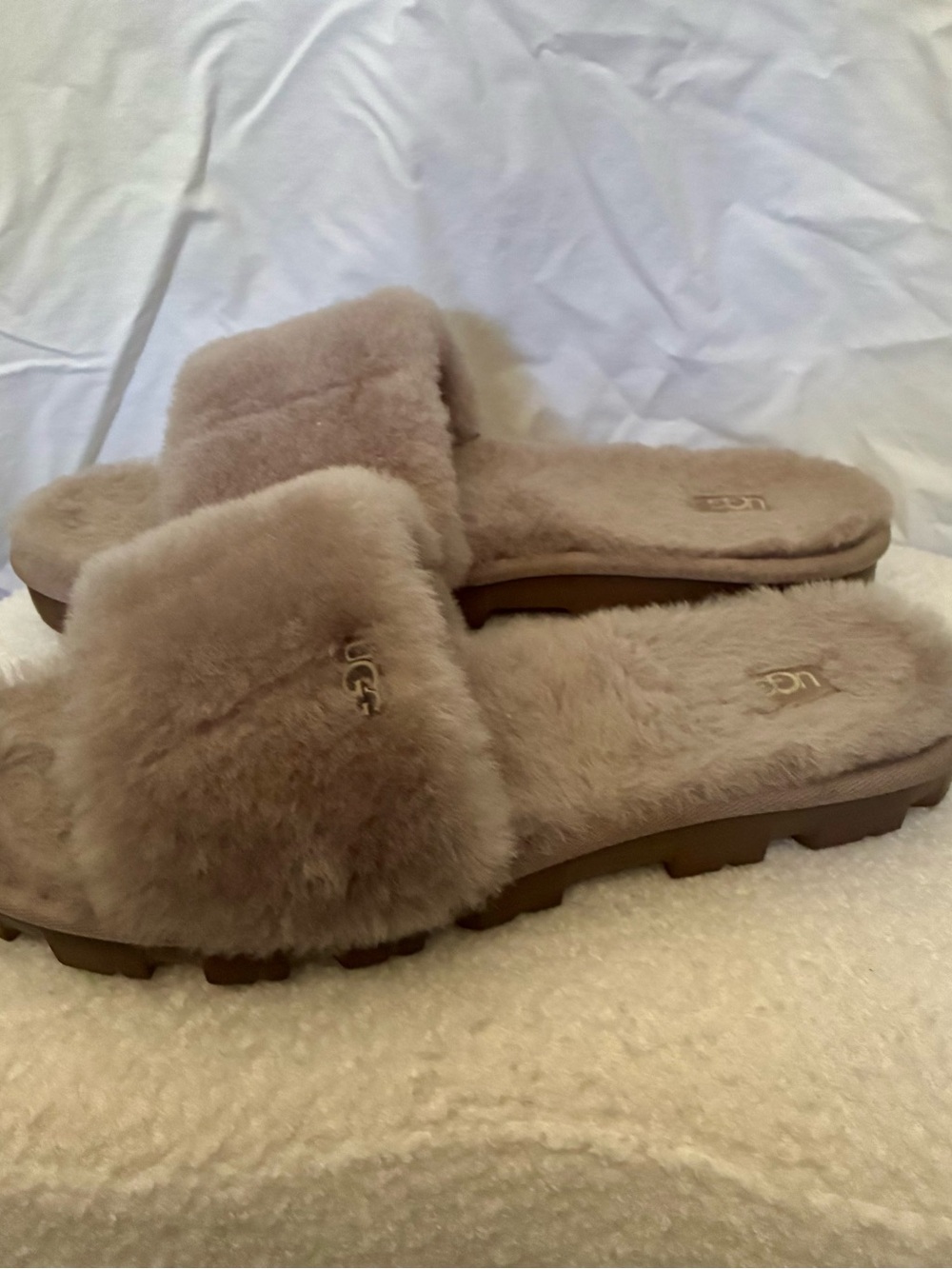 UGG Women's Fluff Slide in Taupe Beige